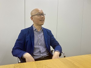 株式会社ポリスター代表　鄭 宏（テイ ヒロシ）氏の顔写真